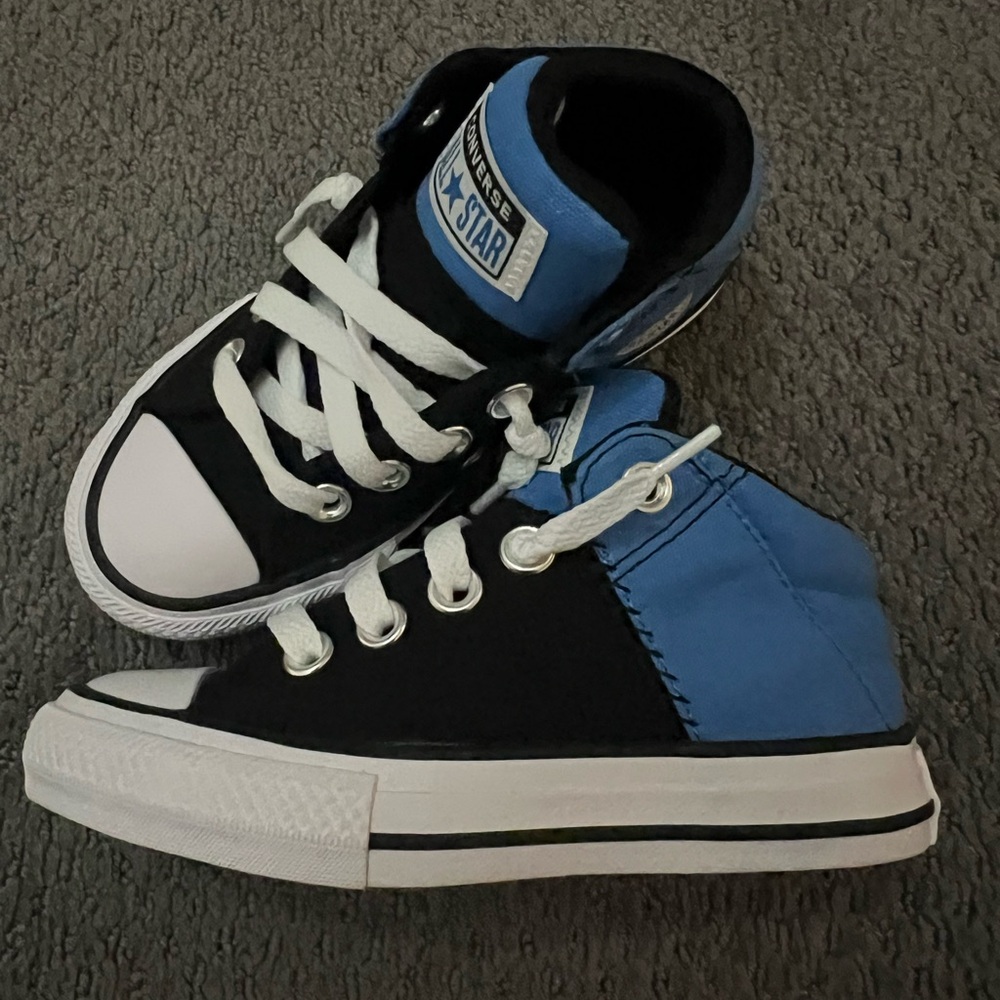 Boys converse size 10.5 toddler